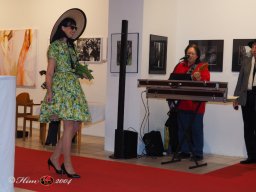 Fashion Show in der Contemplor Galerie Wien am 14. 03. 2024